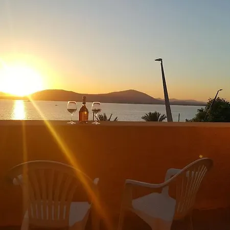 Seduti Di Fronte Al Mare Alghero